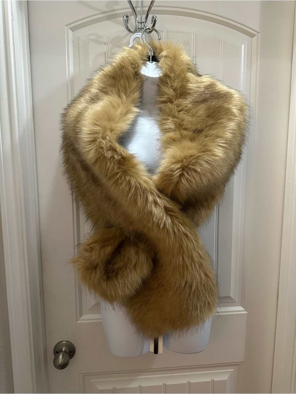 NWT Babeyond Lux Faux Fur Stole Wrap in Golden Tan
